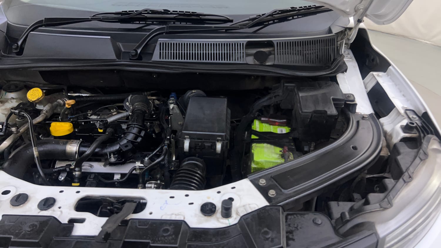 Used 2022 Renault Kiger RXZ 1.0 Turbo MT Petrol Manual engine ENGINE LEFT SIDE HINGE & APRON VIEW