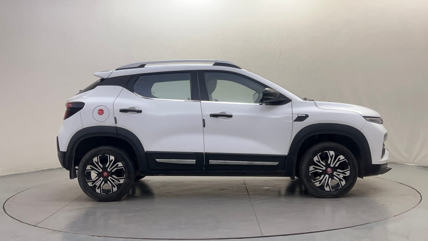 Used 2022 Renault Kiger RXZ 1.0 Turbo MT Petrol Manual exterior RIGHT SIDE VIEW