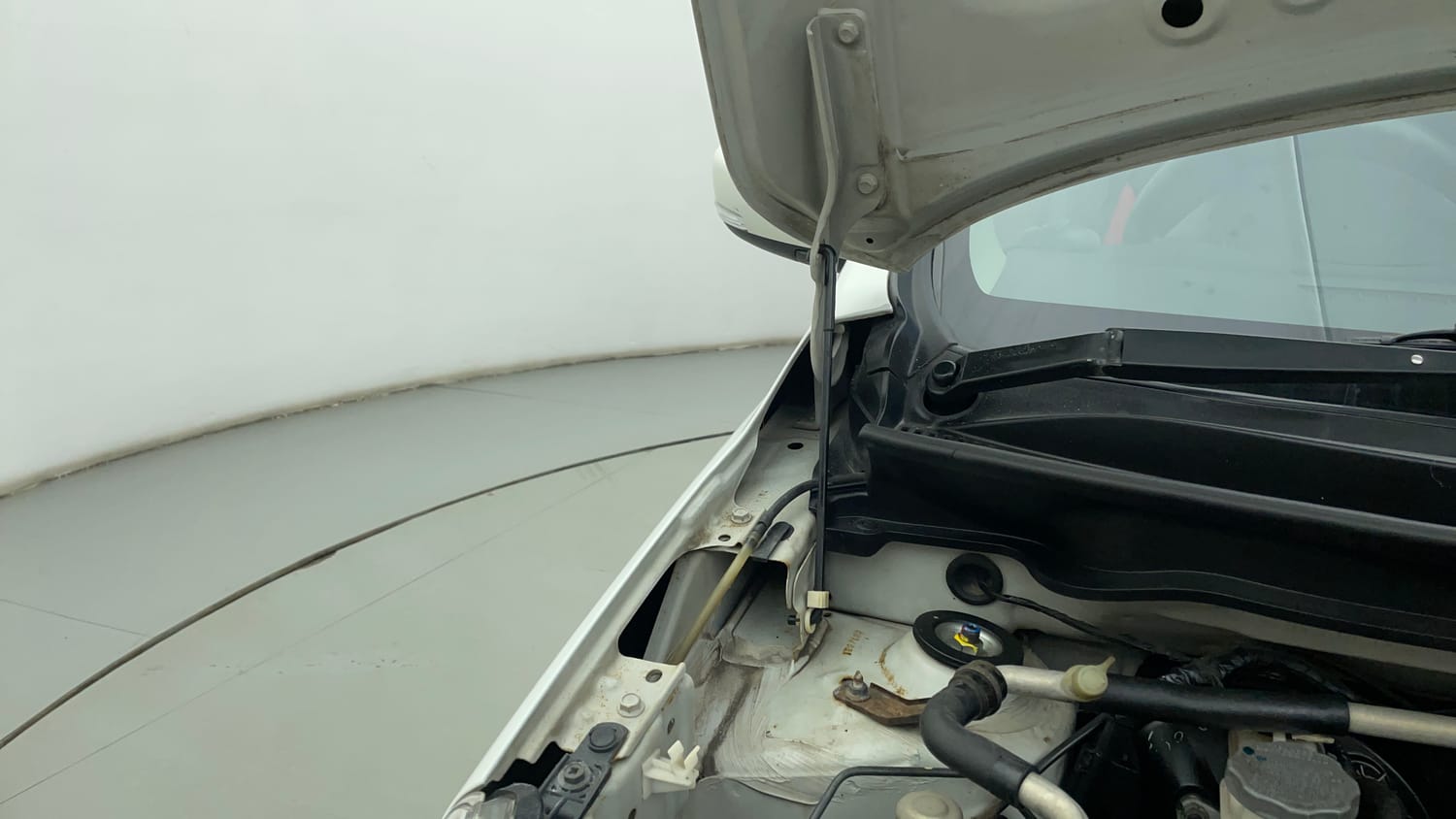 Used 2018 Maruti Suzuki Celerio ZXi Petrol Manual engine ENGINE RIGHT SIDE HINGE & APRON VIEW