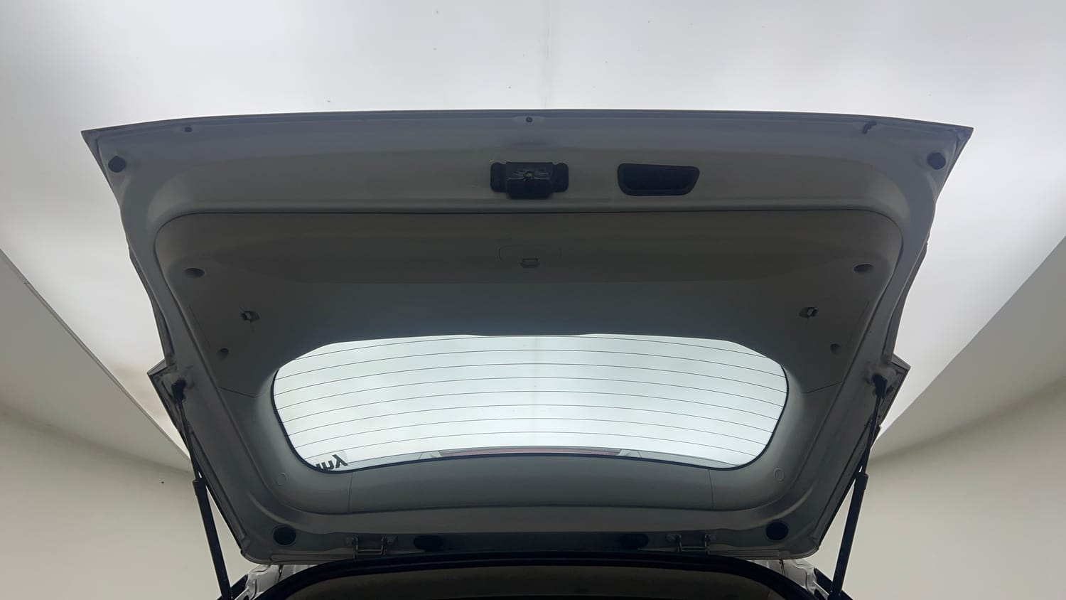 Used 2022 Mahindra XUV 300 W8 1.5 Diesel Diesel Manual interior DICKY DOOR OPEN VIEW