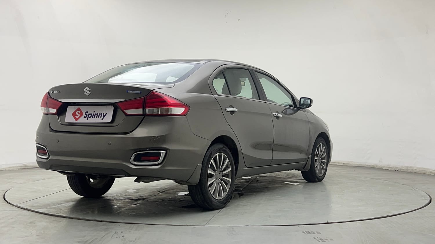 Used 2018 Maruti Suzuki Ciaz Alpha Hybrid 1.5 Petrol Manual exterior RIGHT REAR CORNER VIEW