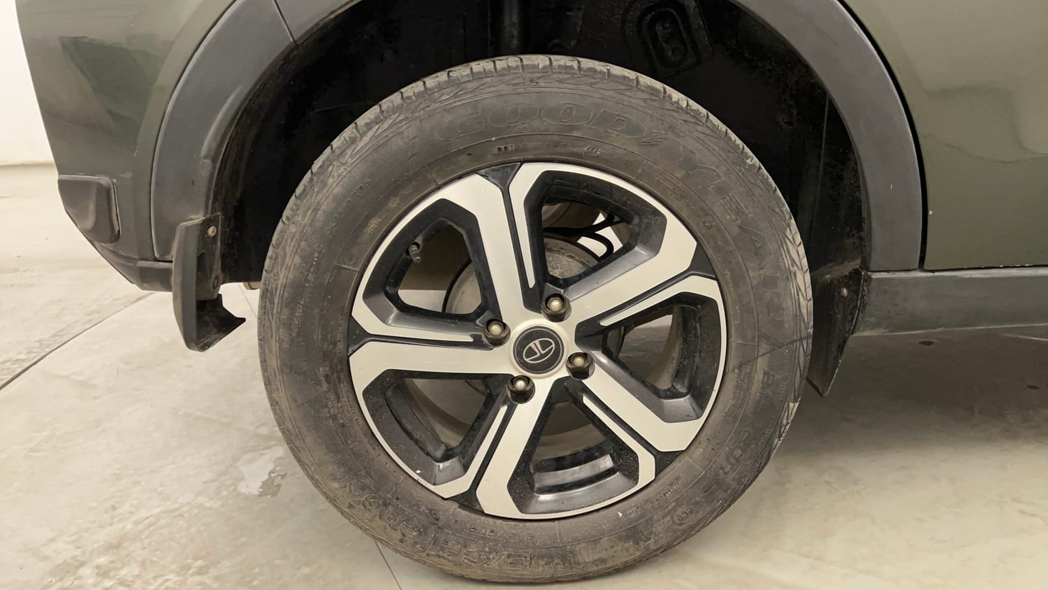 Used 2021 Tata Nexon XZ Plus (O) Petrol Manual tyres RIGHT REAR TYRE RIM VIEW