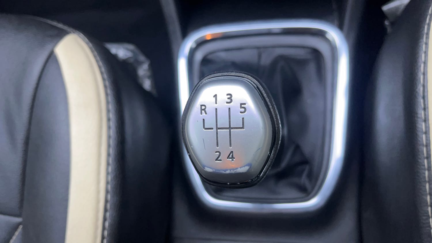 Used 2020 Renault Triber RXZ Petrol Manual interior GEAR  KNOB VIEW