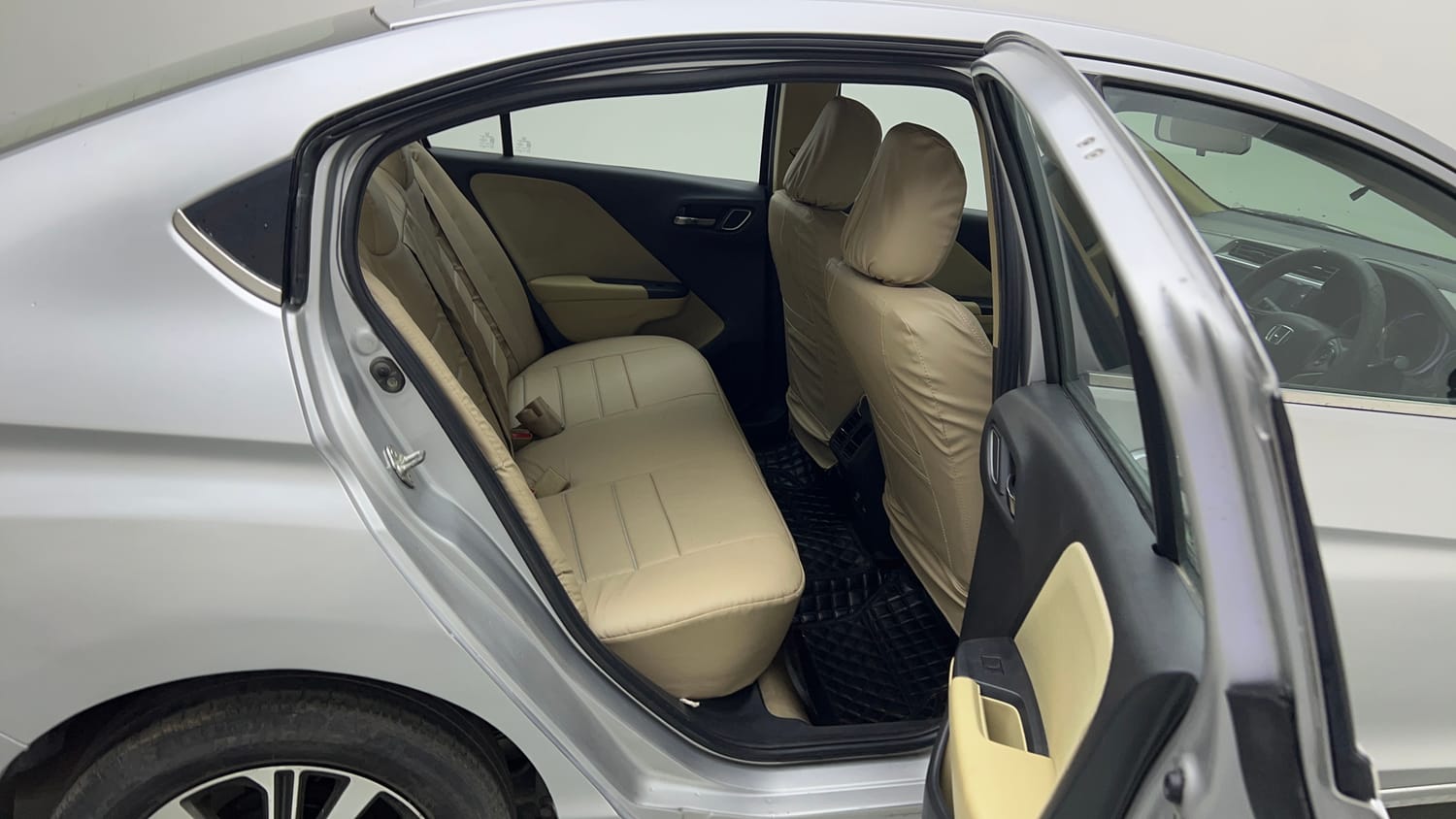 Used 2018 Honda City V Petrol Petrol Manual interior RIGHT SIDE REAR DOOR CABIN VIEW