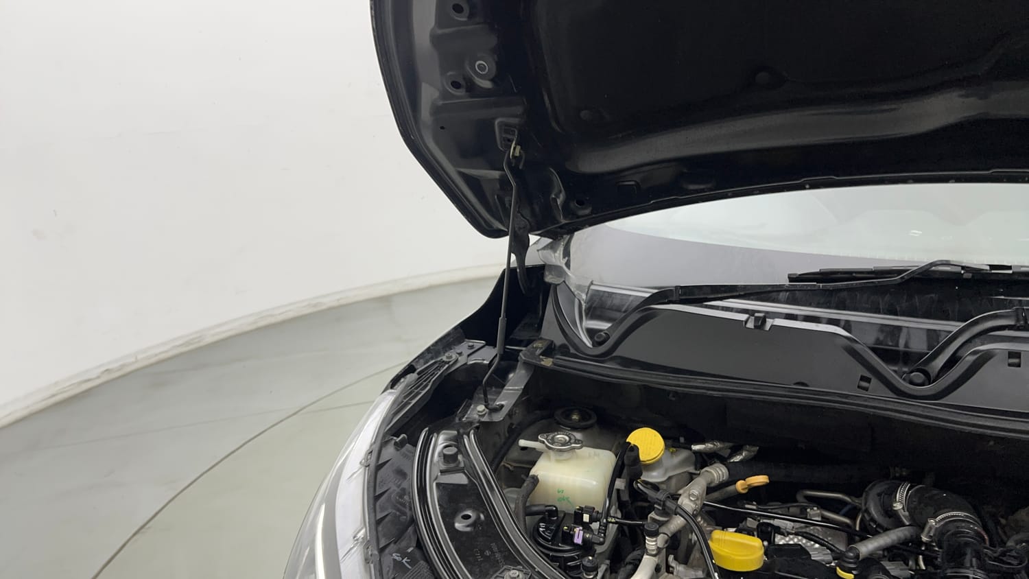 Used 2023 Nissan Magnite XV Premium Turbo CVT Petrol Automatic engine ENGINE RIGHT SIDE HINGE & APRON VIEW
