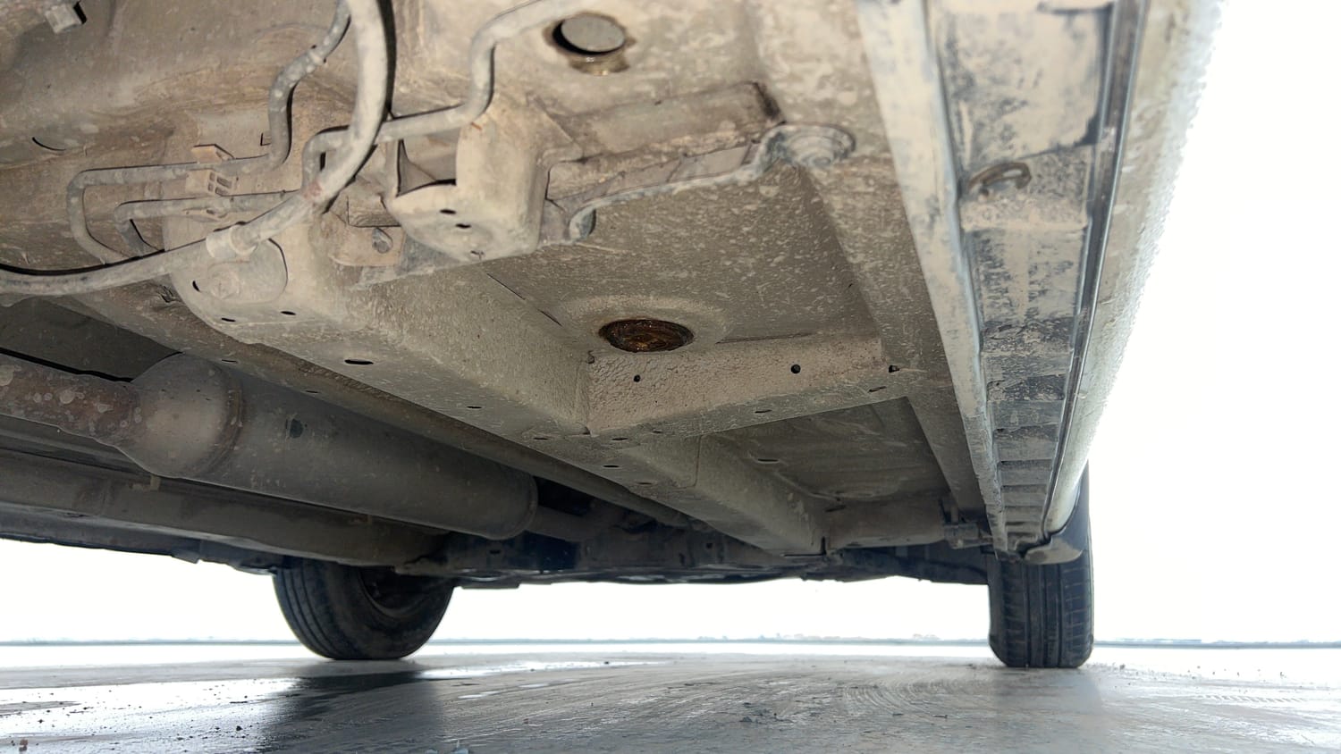 Used 2013 Maruti Suzuki Swift VXi Petrol Manual extra REAR RIGHT UNDERBODY VIEW