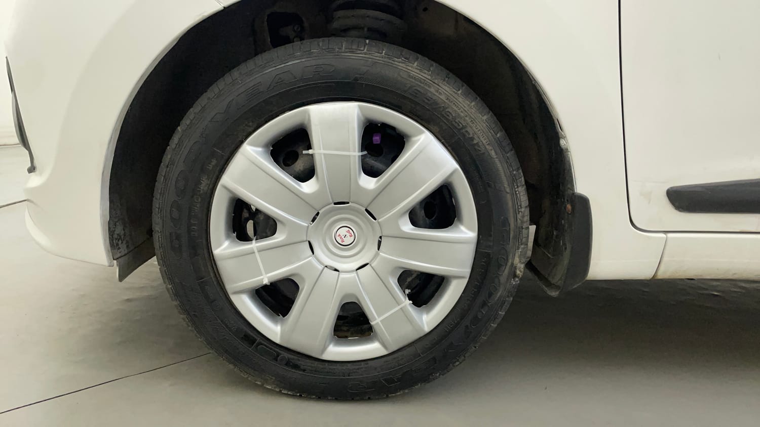 Used 2014 Hyundai Grand i10 Sportz 1.2 Kappa VTVT Petrol Manual tyres LEFT FRONT TYRE RIM VIEW