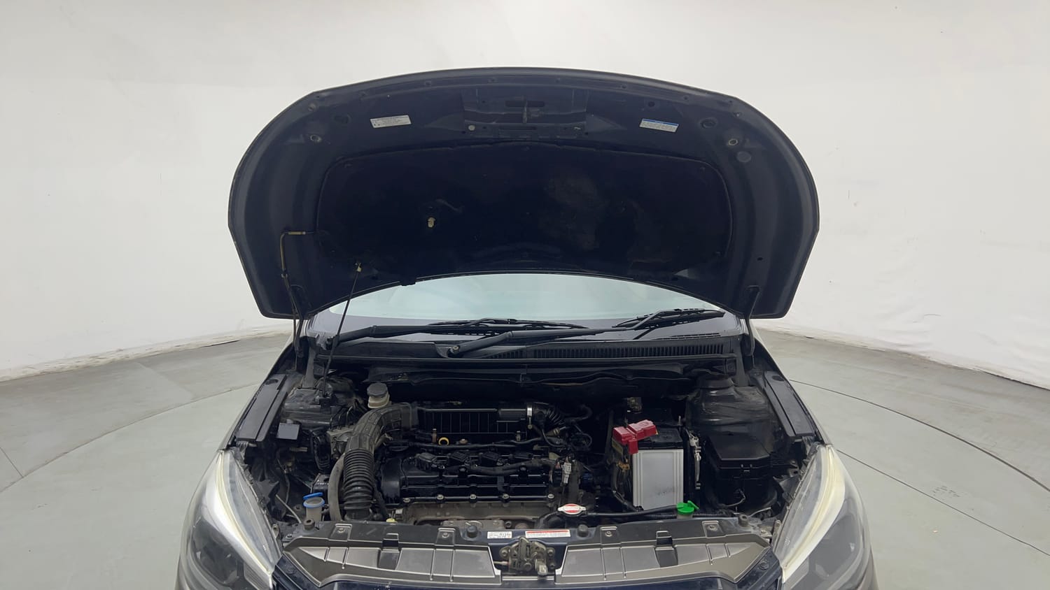 Used 2018 Maruti Suzuki Ciaz Alpha Hybrid 1.5 Petrol Manual engine ENGINE & BONNET OPEN FRONT VIEW