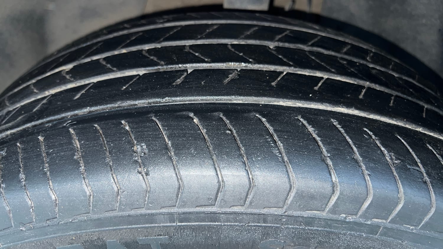 Used 2025 MG Motors Windsor EV Essence Pro Electric Automatic tyres LEFT FRONT TYRE TREAD VIEW