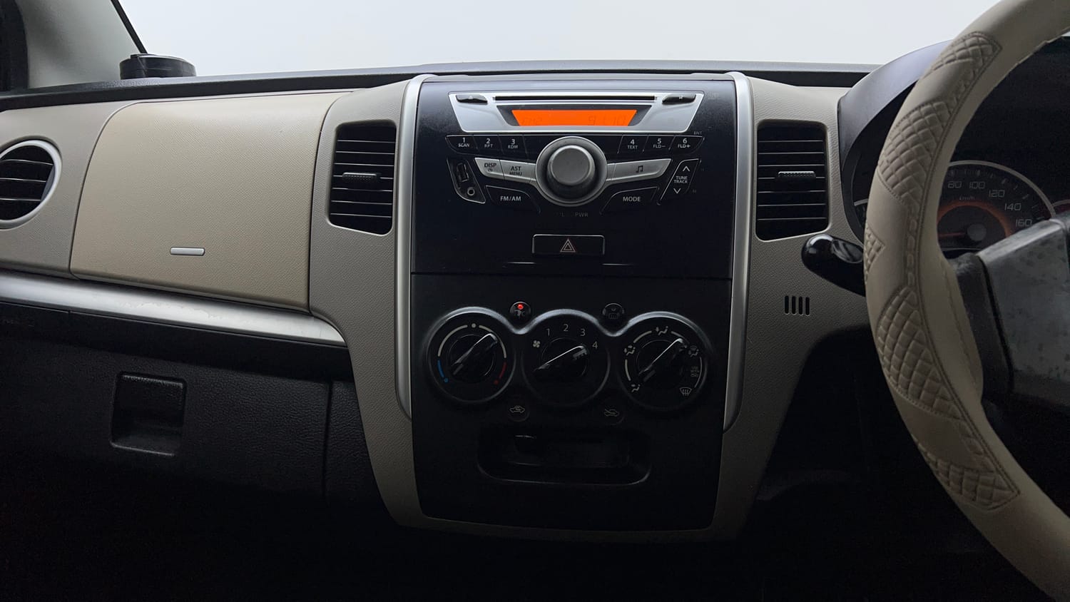 Used 2013 Maruti Suzuki Wagon R VXI Petrol Manual top_features Integrated (in-dash) music system