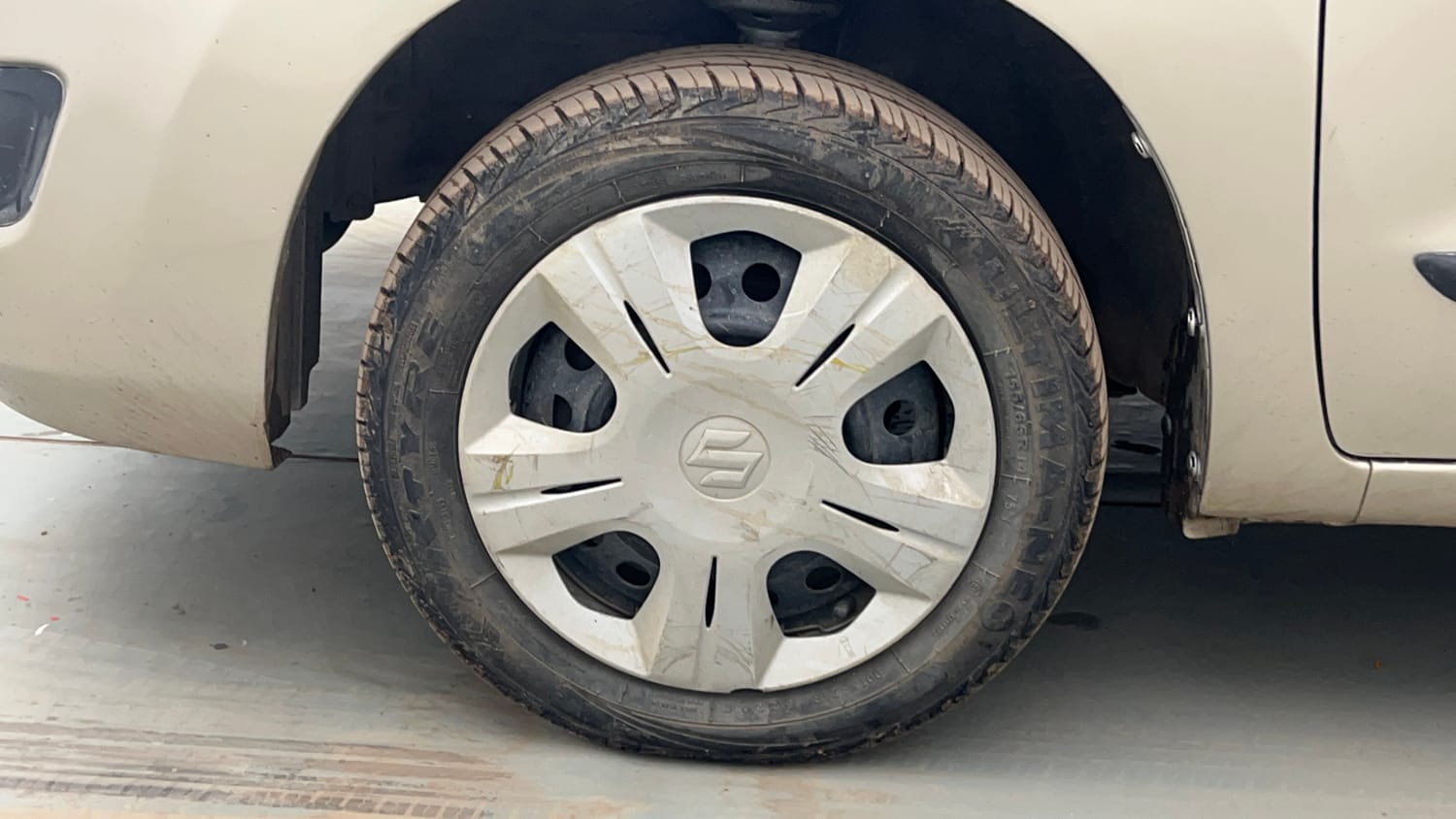 Used 2013 Maruti Suzuki Wagon R VXI Petrol Manual tyres LEFT FRONT TYRE RIM VIEW