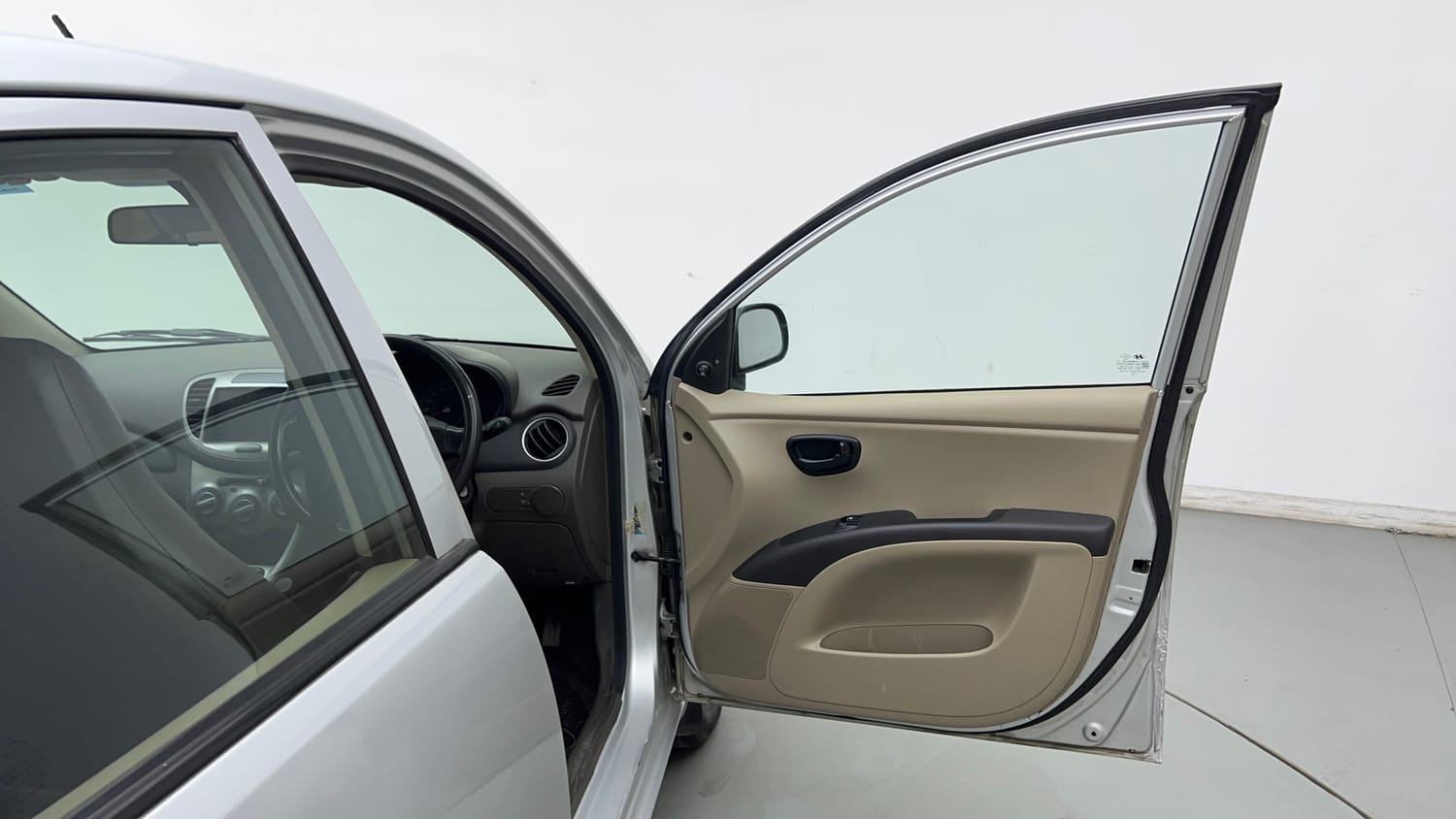 Used 2013 Hyundai i10 Era 1.1 iRDE2 Petrol Manual interior RIGHT FRONT DOOR OPEN VIEW