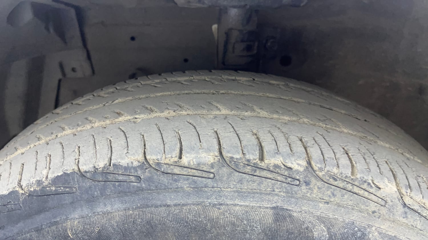 Used 2013 Maruti Suzuki Swift VXi Petrol Manual tyres LEFT FRONT TYRE TREAD VIEW