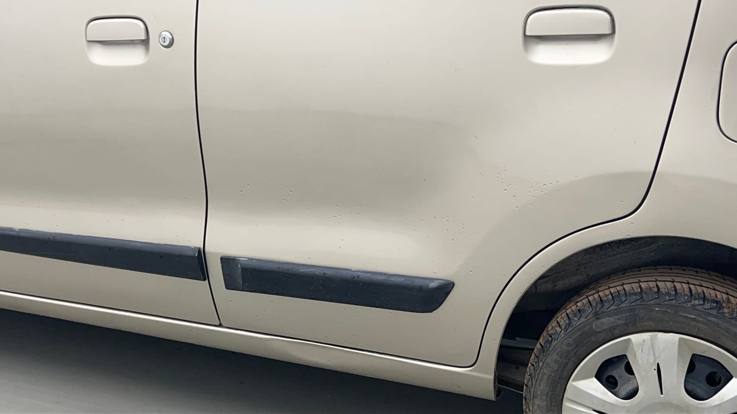 Used 2013 Maruti Suzuki Wagon R VXI Petrol Manual dents MINOR DENT