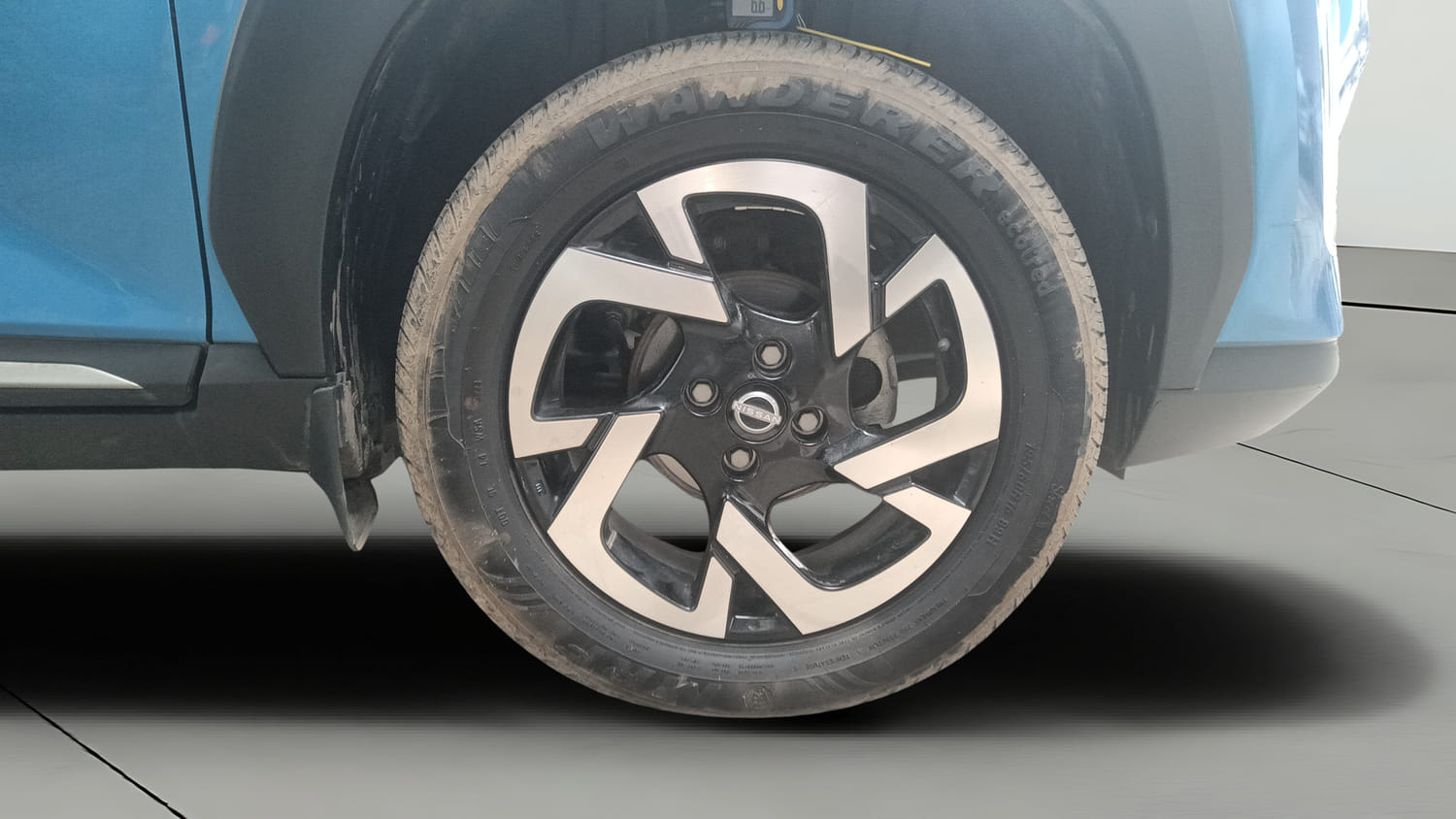 Used 2023 Nissan Magnite XV AMT Petrol Automatic tyres RIGHT FRONT TYRE RIM VIEW