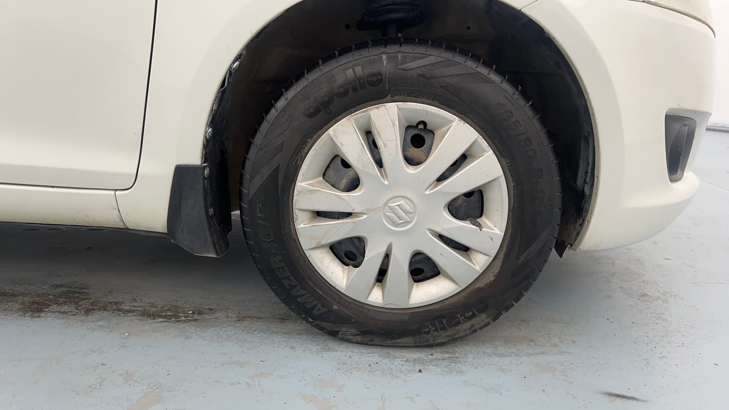 Used 2013 Maruti Suzuki Swift VXi Petrol Manual tyres RIGHT FRONT TYRE RIM VIEW