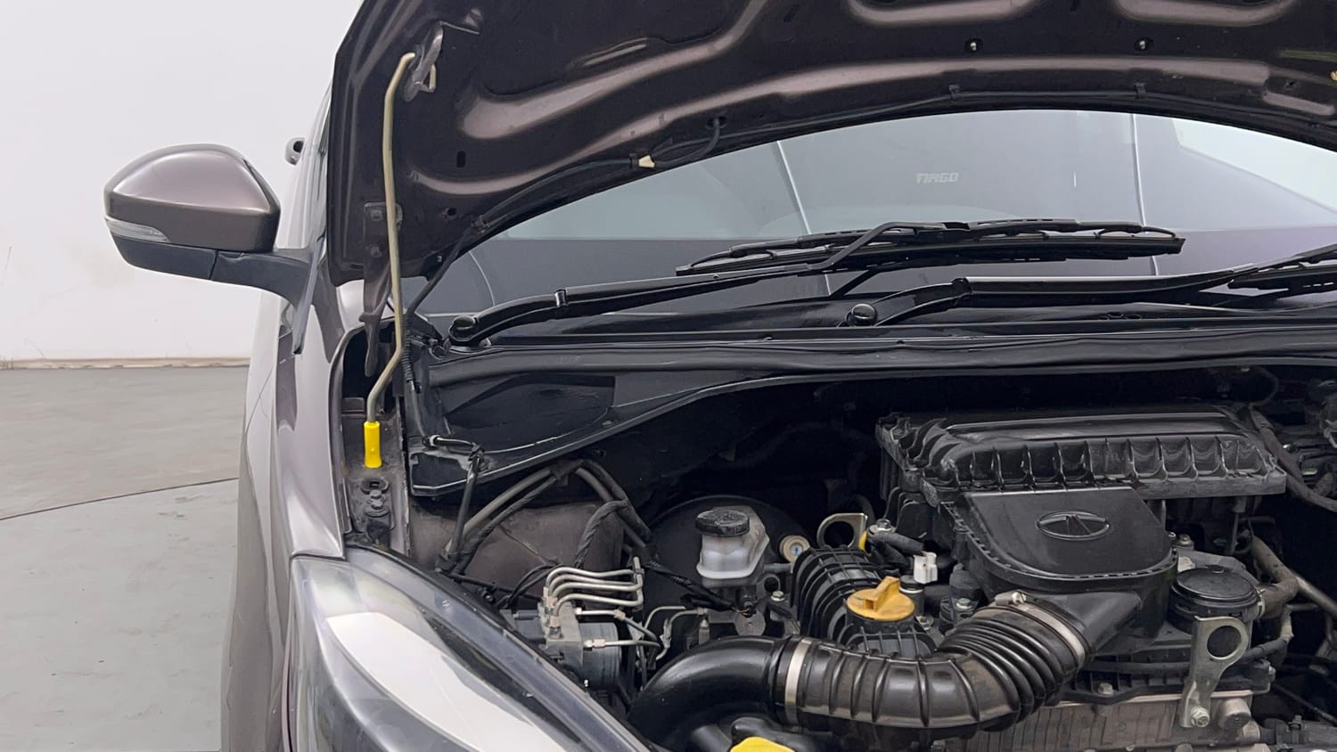 Used 2019 Tata Tiago Revotron XZ Plus Petrol Manual engine ENGINE RIGHT SIDE HINGE & APRON VIEW