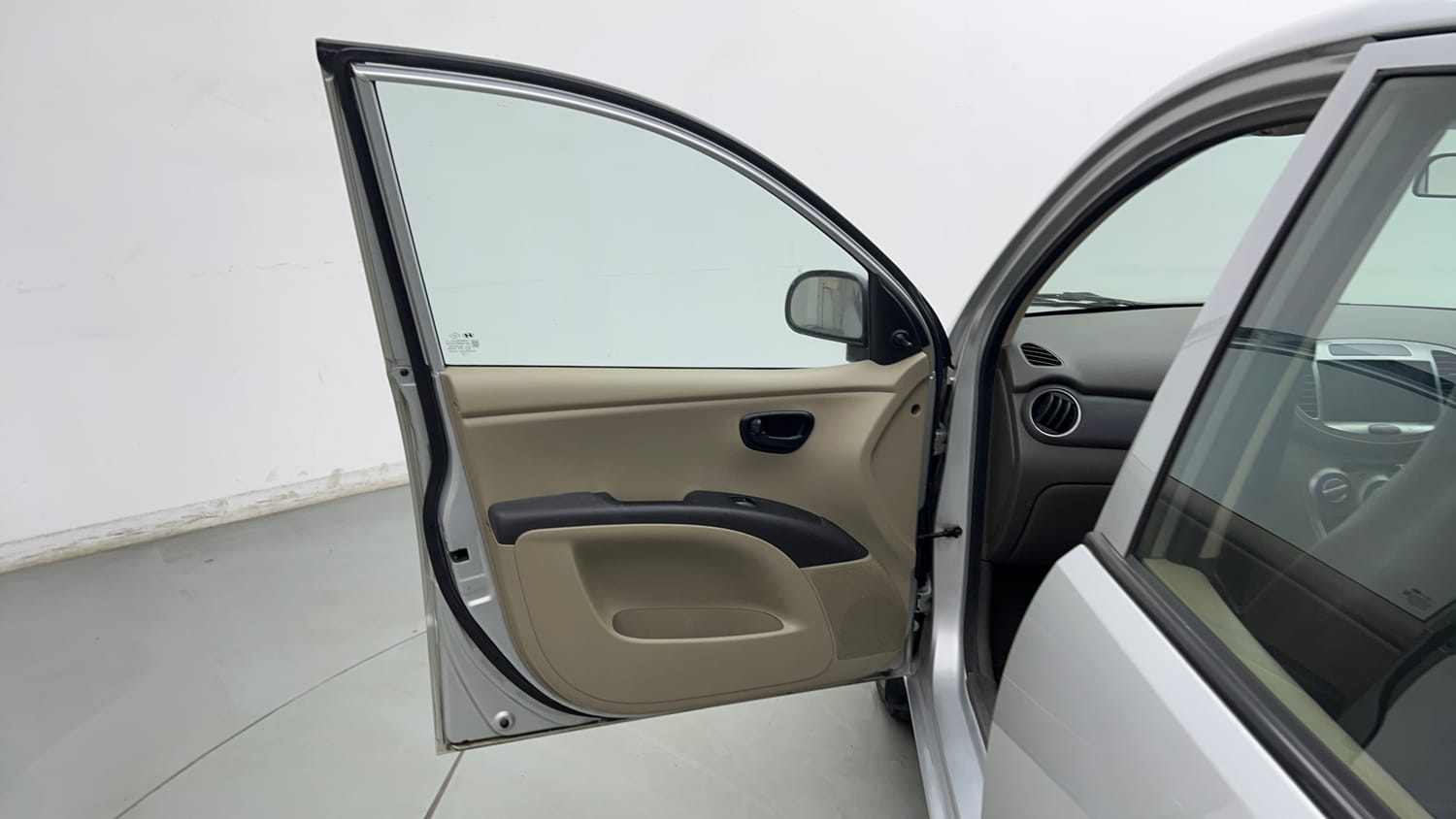 Used 2013 Hyundai i10 Era 1.1 iRDE2 Petrol Manual interior LEFT FRONT DOOR OPEN VIEW
