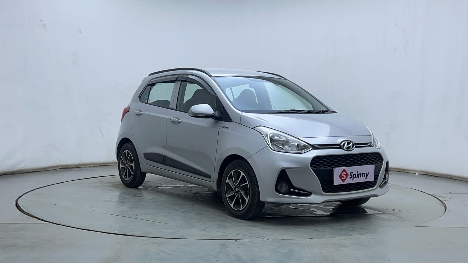 Used 2018 Hyundai Grand i10 Sportz AT 1.2 Kappa VTVT Petrol Automatic exterior RIGHT FRONT CORNER VIEW