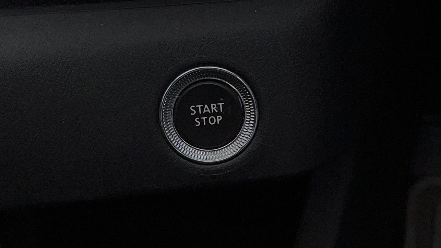 Used 2022 Nissan Magnite XV Premium Turbo CVT Petrol Automatic top_features Keyless start