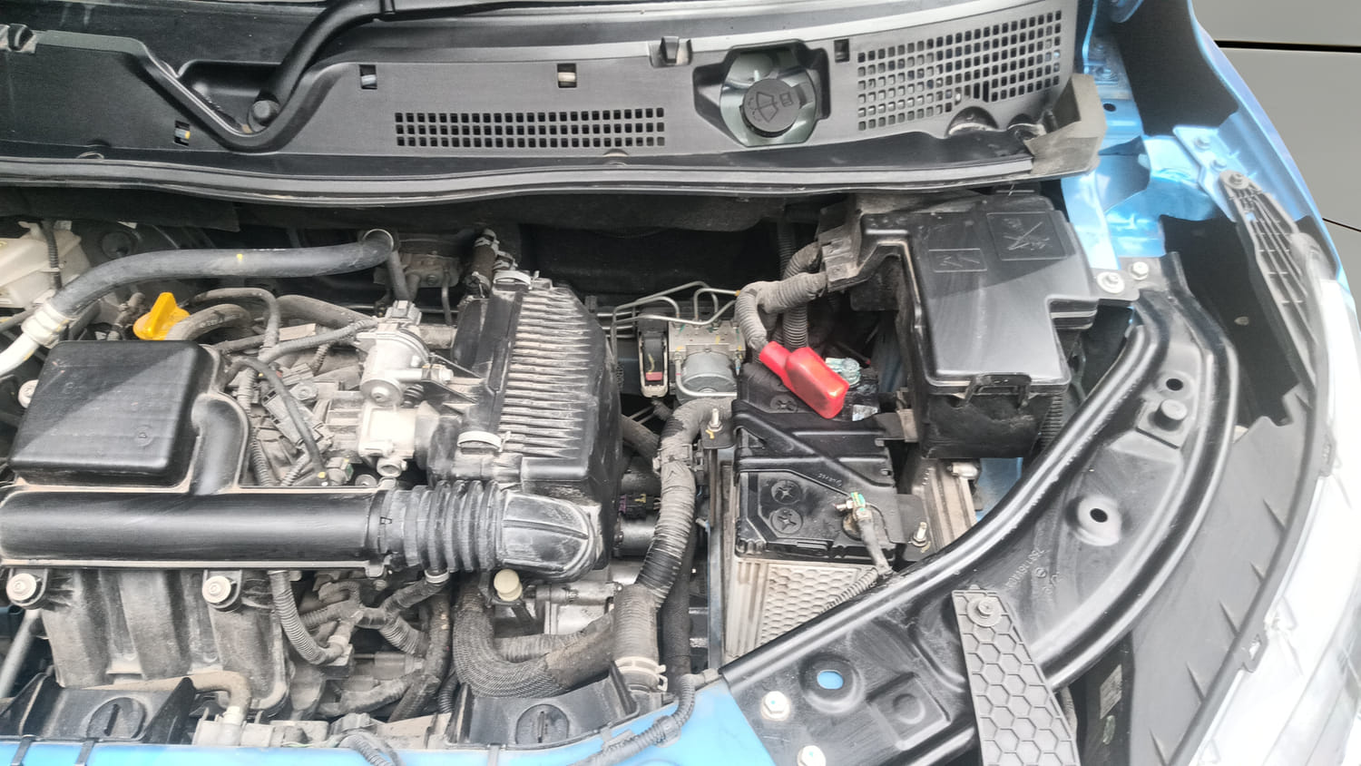 Used 2023 Nissan Magnite XV AMT Petrol Automatic engine ENGINE LEFT SIDE VIEW