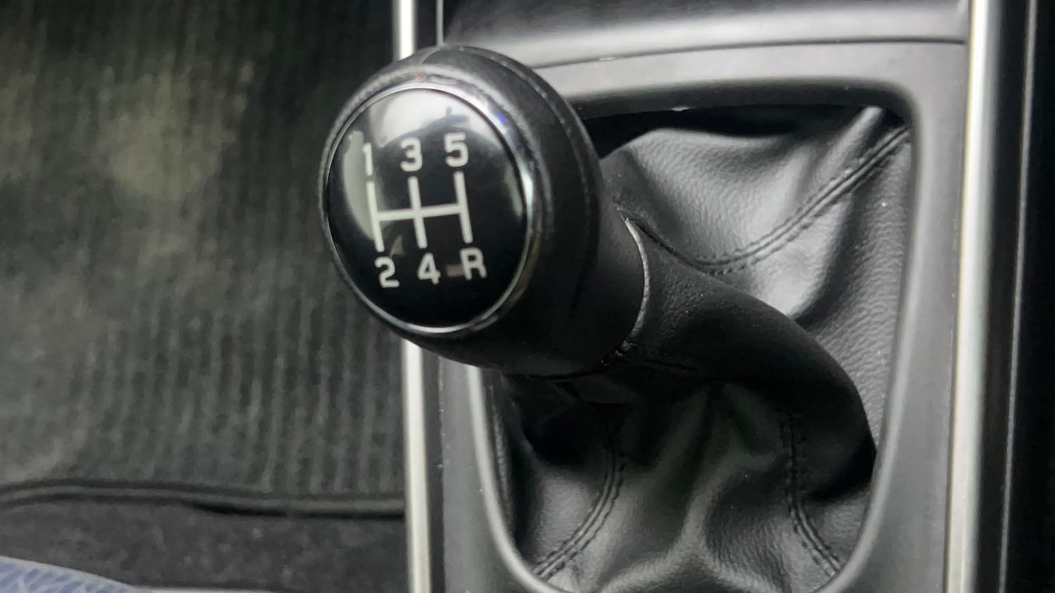 Used 2019 Maruti Suzuki Baleno Alpha Petrol Manual interior GEAR  KNOB VIEW