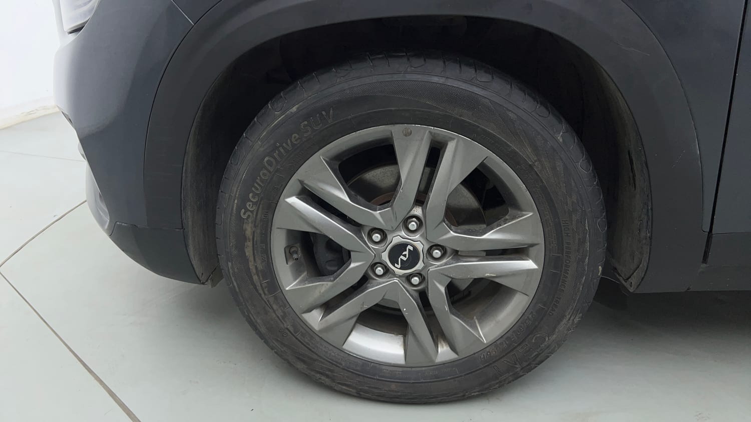 Used 2022 Kia Seltos HTX Plus 1.5 Diesel Diesel Manual tyres LEFT FRONT TYRE RIM VIEW