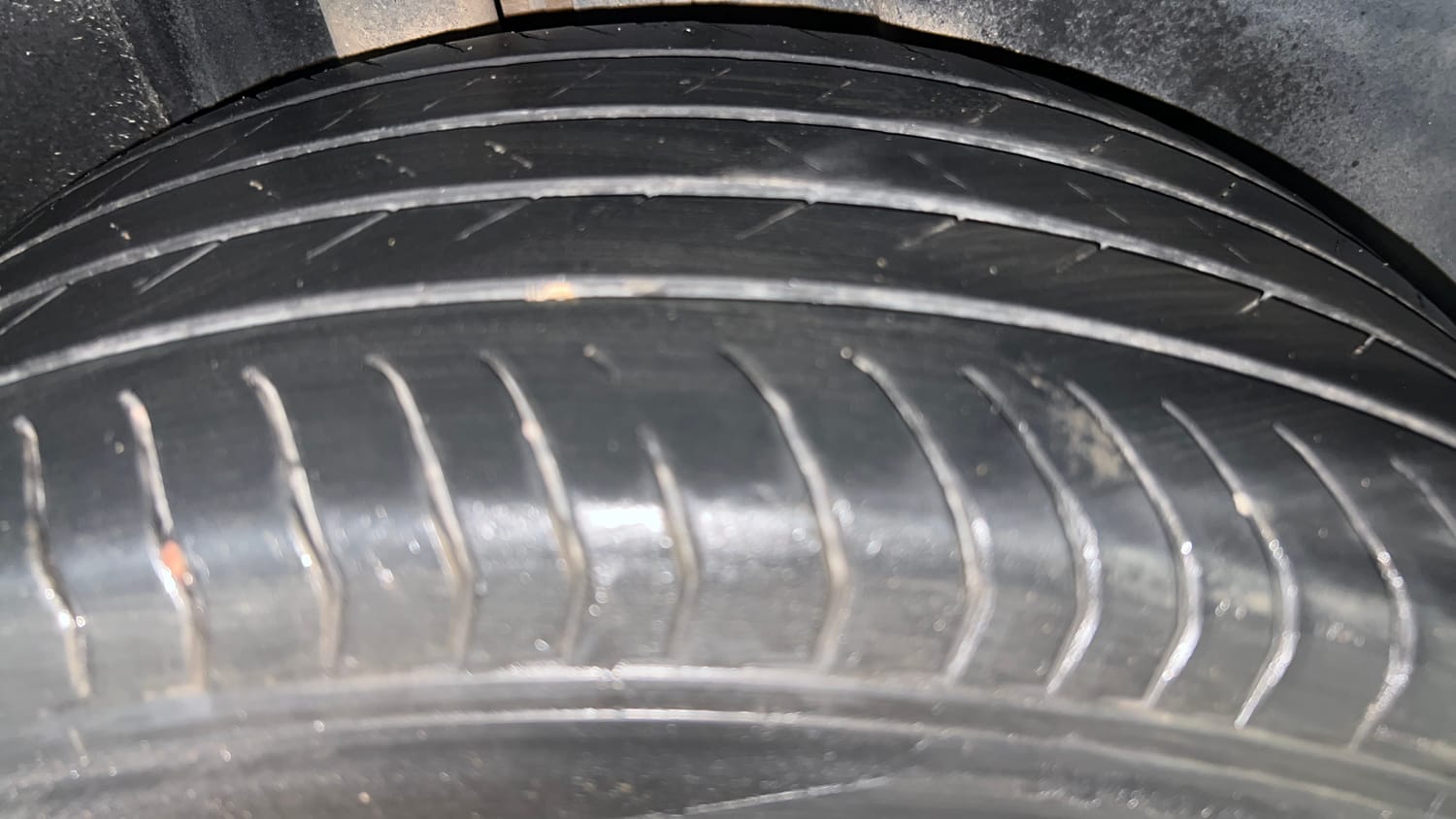 Used 2022 Volkswagen Taigun Topline 1.0 TSI MT Petrol Manual tyres RIGHT REAR TYRE TREAD VIEW