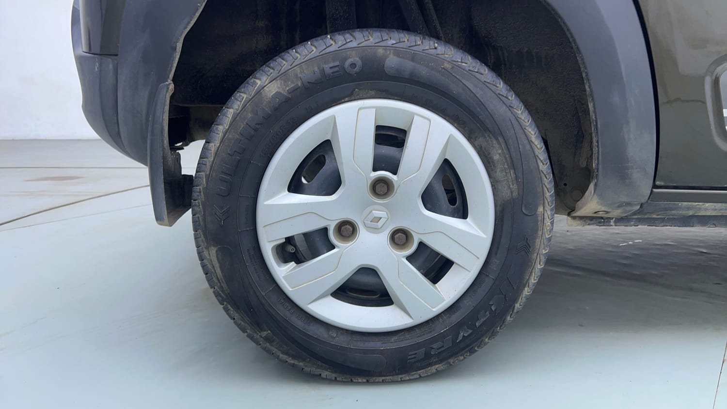 Used 2019 Renault Kwid 1.0 RXT AMT Opt Petrol Automatic tyres RIGHT REAR TYRE RIM VIEW