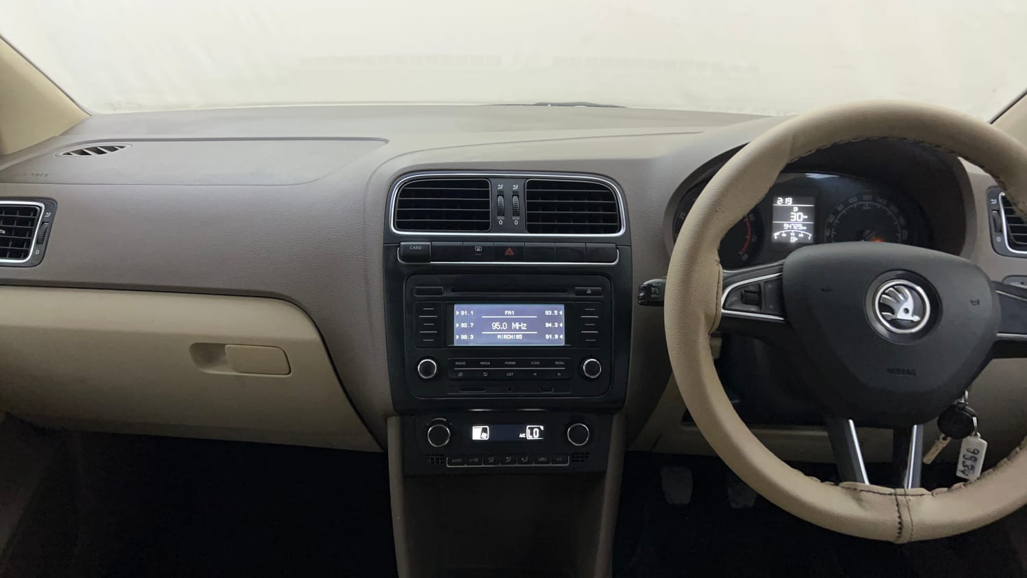 Used 2015 Skoda Rapid 1.6 MPI Elegance Plus Petrol Manual interior MUSIC SYSTEM & AC CONTROL VIEW