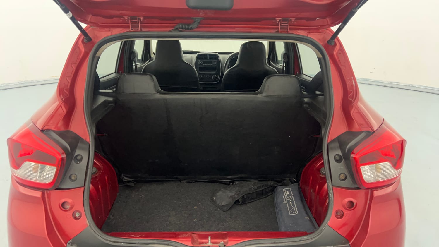 Used 2018 Renault Kwid 1.0 RXL Petrol Manual interior DICKY INSIDE VIEW