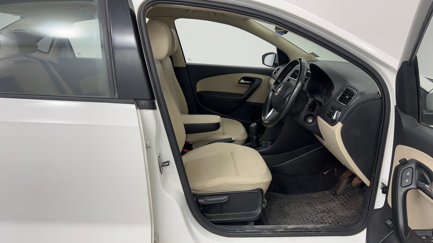 Used 2018 Skoda Rapid Style 1.6 MPI Petrol Manual interior RIGHT SIDE FRONT DOOR CABIN VIEW