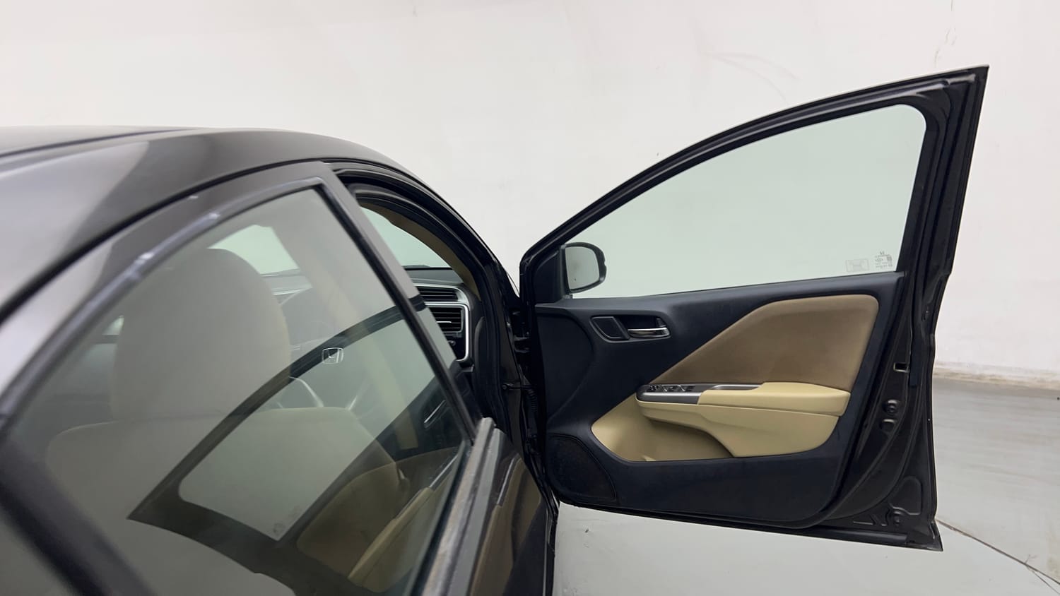 Used 2015 Honda City V Petrol Manual interior RIGHT FRONT DOOR OPEN VIEW