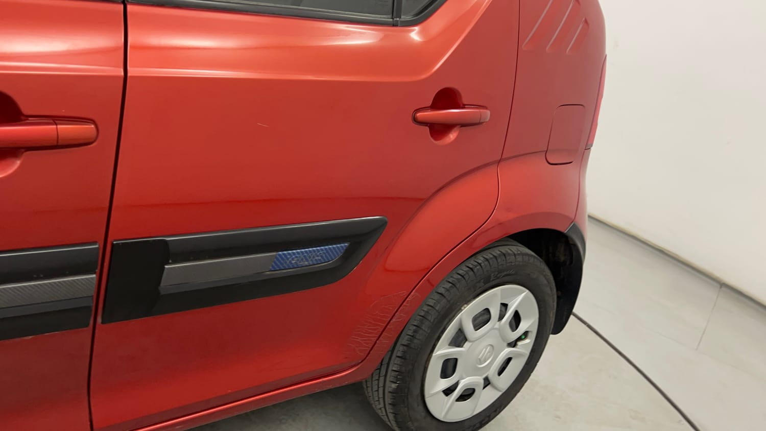Used 2017 Maruti Suzuki Ignis Delta 1.2 AMT Petrol Automatic dents MINOR SCRATCH