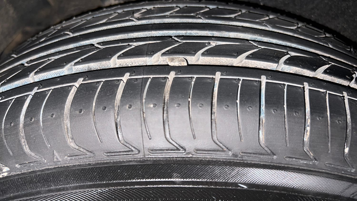 Used 2022 Kia Carens Luxury Plus 1.5 Diesel 6 STR Diesel Automatic tyres RIGHT REAR TYRE TREAD VIEW