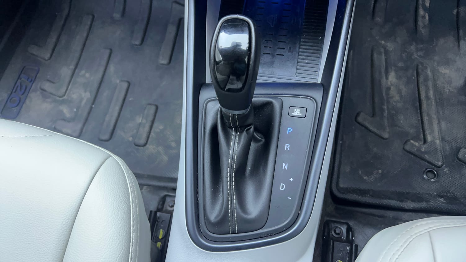 Used 2024 Hyundai New i20 Asta (O) 1.2 IVT Petrol Automatic interior GEAR  KNOB VIEW