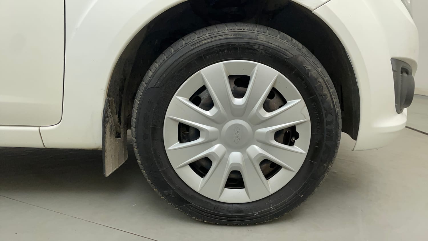 Used 2013 Ford Figo Duratec Petrol EXI 1.2 Petrol Manual tyres RIGHT FRONT TYRE RIM VIEW