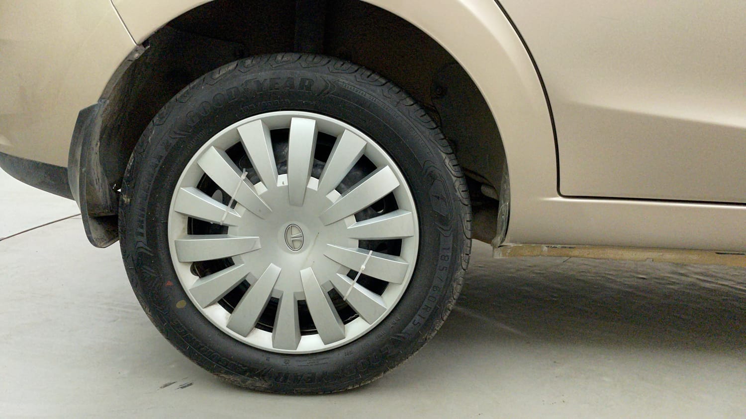 Used 2015 Tata Zest XM Petrol Petrol Manual tyres RIGHT REAR TYRE RIM VIEW