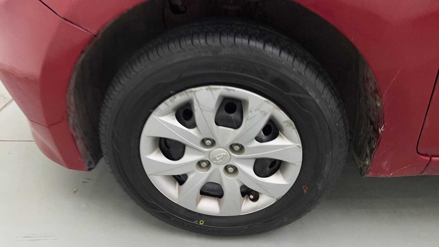 Used 2015 Hyundai Elite i20 Sportz 1.2 Petrol Manual tyres LEFT FRONT TYRE RIM VIEW