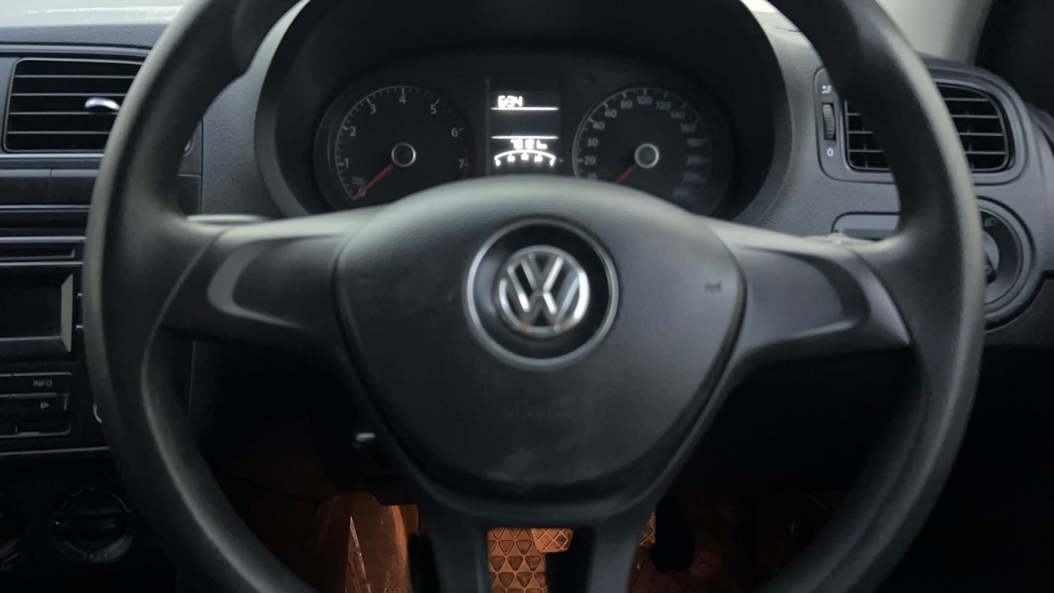 Used 2015 Volkswagen Polo Comfortline 1.2L (P) Petrol Manual top_features Airbags