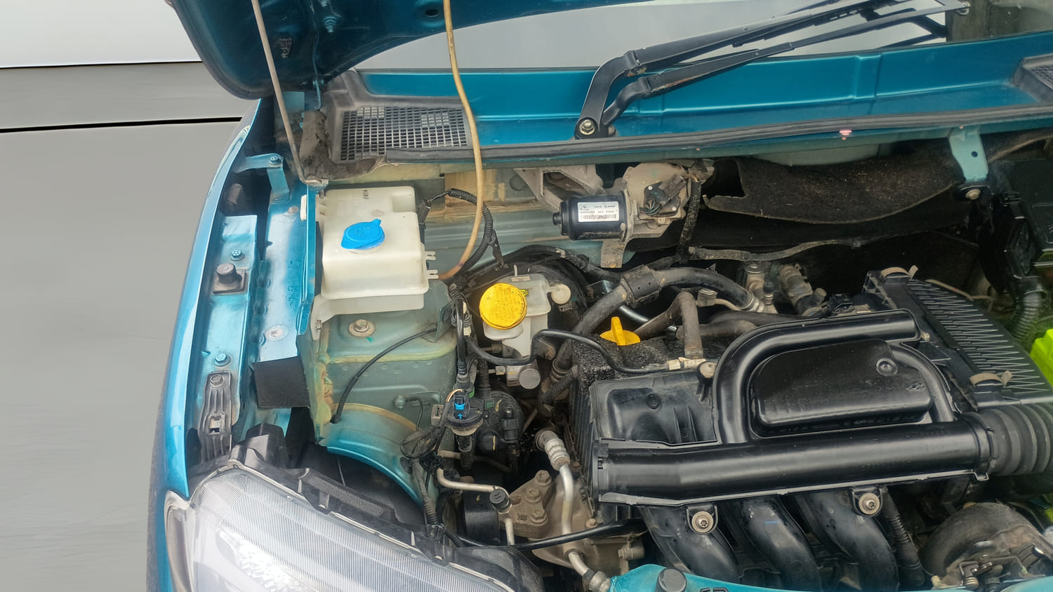 Used 2020 Renault Kwid RXT Petrol Manual engine ENGINE RIGHT SIDE VIEW