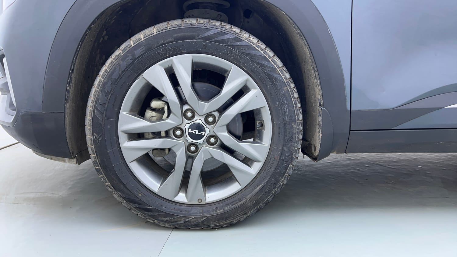 Used 2022 kia Seltos HTX 1.5 IVT Petrol Automatic tyres LEFT FRONT TYRE RIM VIEW