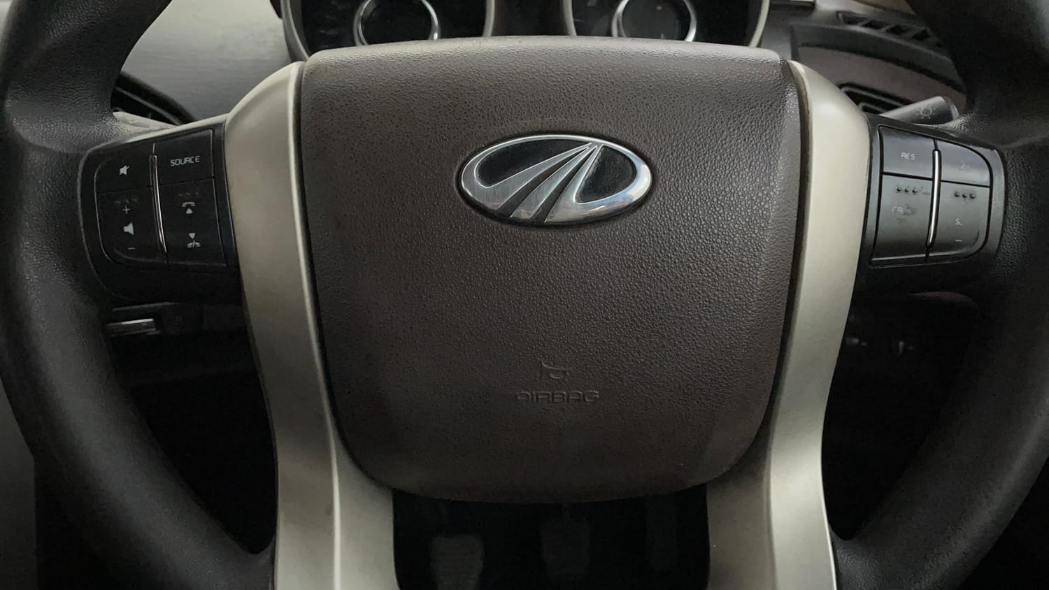 Used 2015 Mahindra XUV500 W6 Diesel Manual top_features Airbags