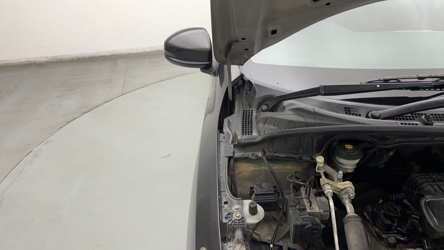 Used 2015 Honda City V Petrol Manual engine ENGINE RIGHT SIDE HINGE & APRON VIEW