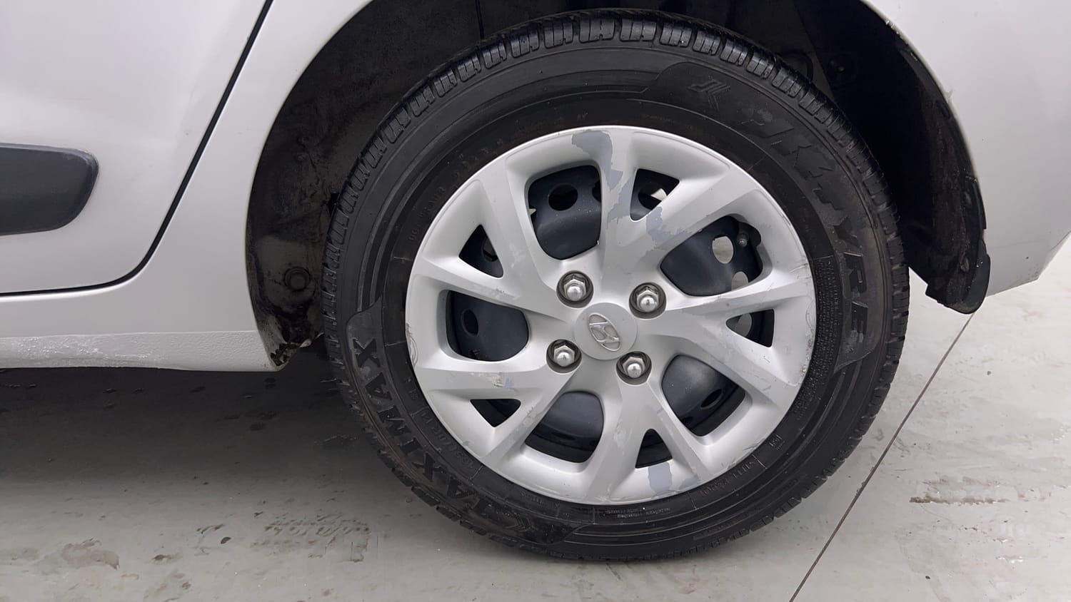 Used 2018 Hyundai Grand i10 Sportz 1.2 Kappa VTVT Petrol Manual tyres LEFT REAR TYRE RIM VIEW