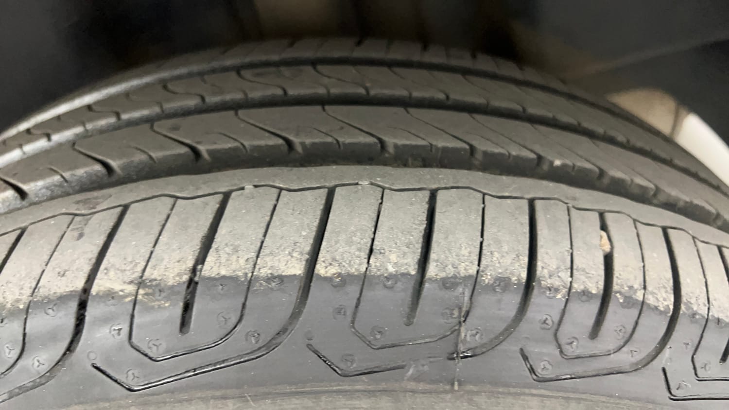 Used 2018 Skoda Rapid Style 1.6 MPI Petrol Manual tyres LEFT REAR TYRE TREAD VIEW