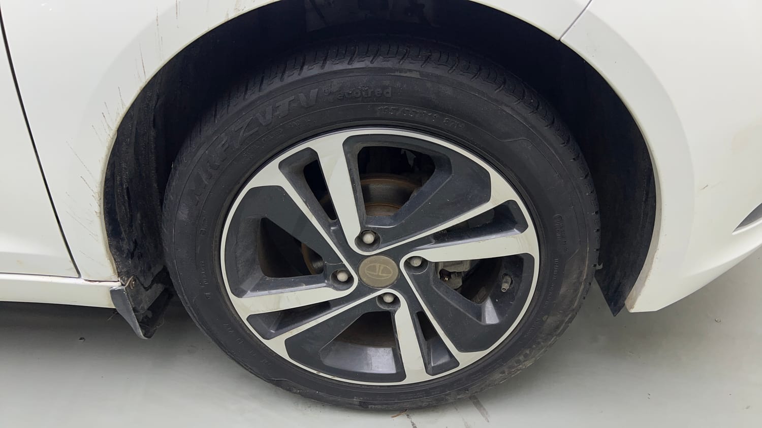 Used 2020 Tata Altroz XZ Petrol Petrol Manual tyres RIGHT FRONT TYRE RIM VIEW