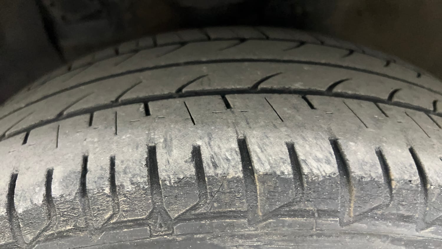 Used 2015 Hyundai Elite i20 Asta 1.2 Petrol Manual tyres LEFT FRONT TYRE TREAD VIEW