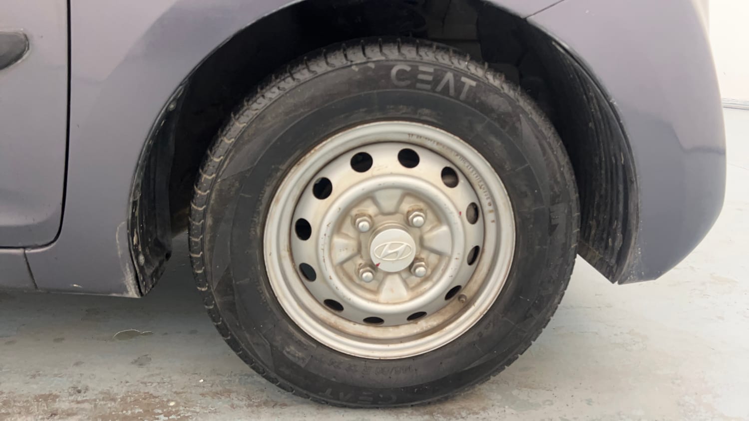 Used 2017 Hyundai Eon Era + Petrol Manual tyres RIGHT FRONT TYRE RIM VIEW