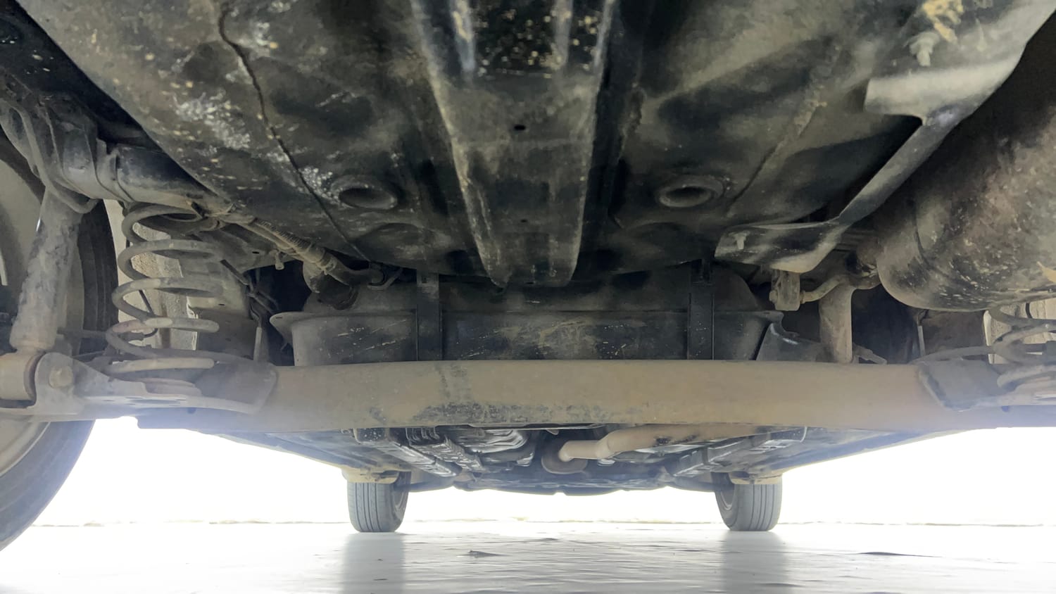 Used 2015 Hyundai Xcent S 1.2 (O) Petrol Manual extra REAR UNDERBODY VIEW (TAKEN FROM REAR)